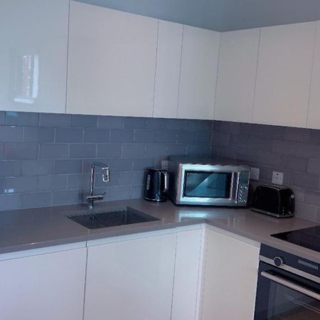 Ds Rentals - Entire 1 Bedroom Apartment Лондон Екстериор снимка