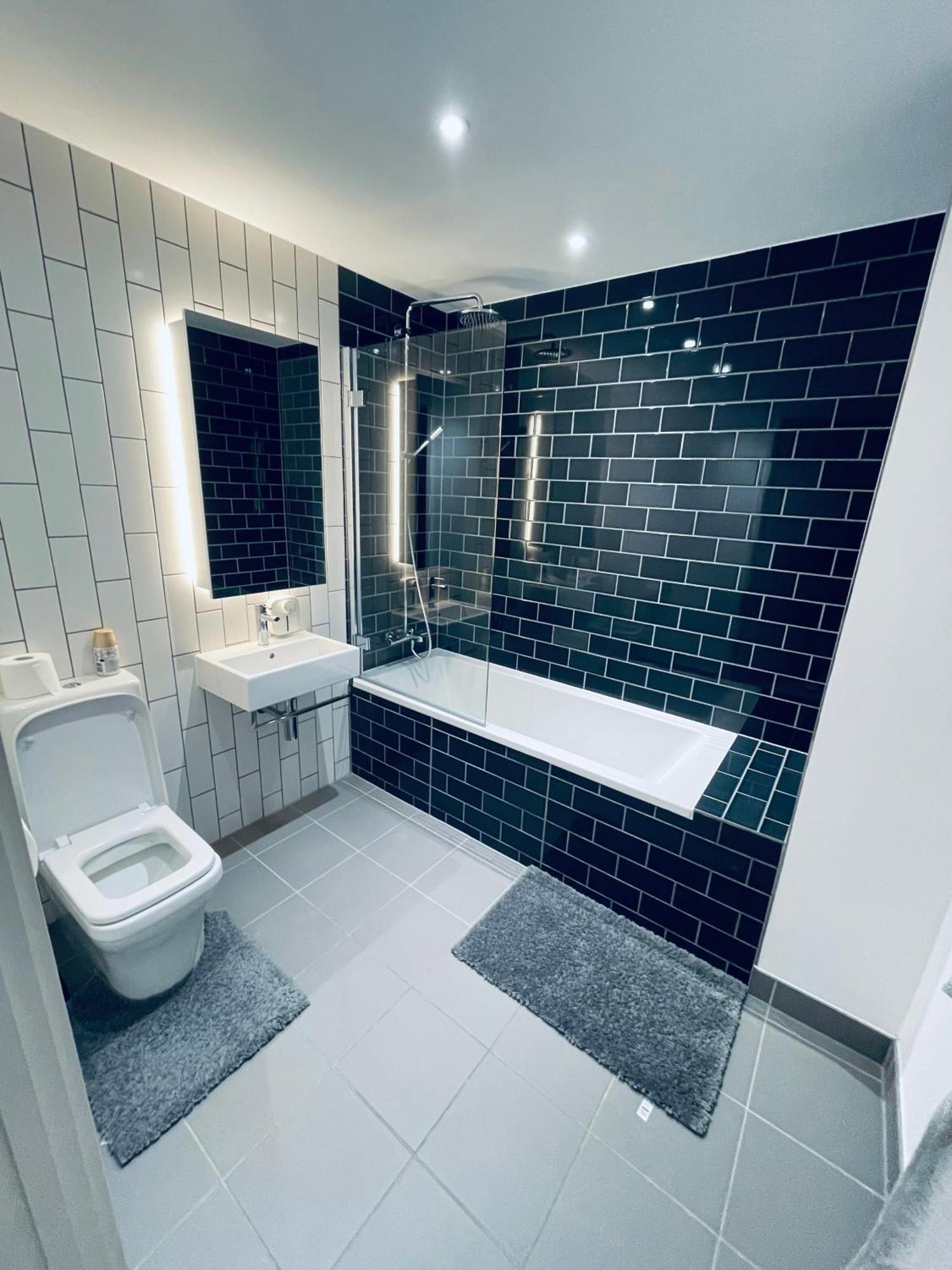 Ds Rentals - Entire 1 Bedroom Apartment Лондон Екстериор снимка