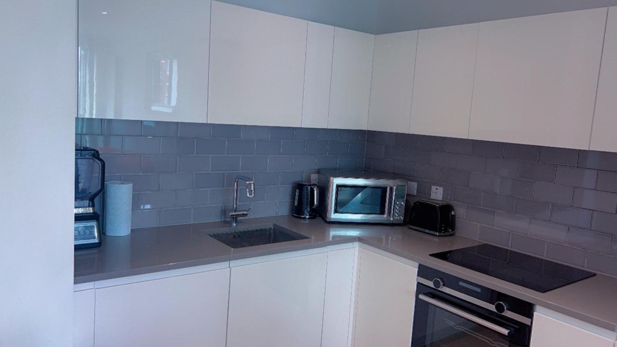 Ds Rentals - Entire 1 Bedroom Apartment Лондон Екстериор снимка